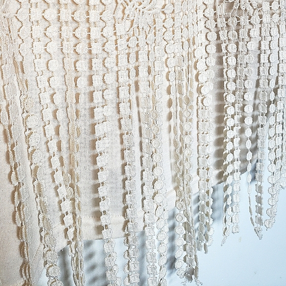 Off White Flower Tank - Picture 4 of 4